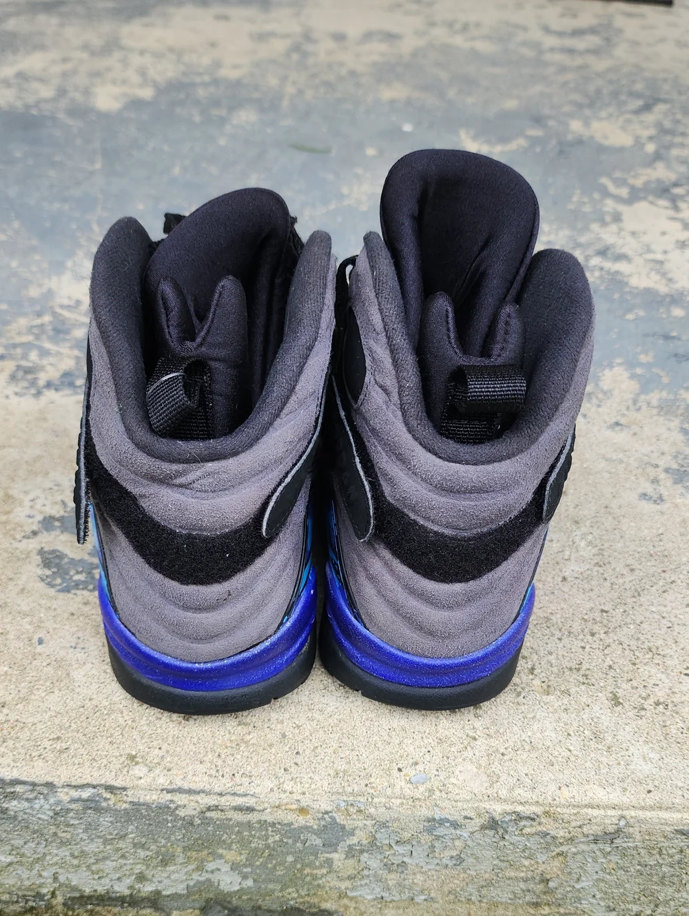Jordan 8 Retro Mens Sneakers
